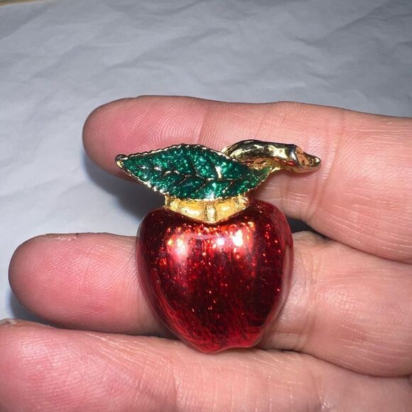 Vintage MCM Apple Brooch - Picture 5 of 8